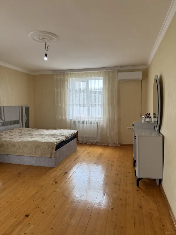 Satılır 6 otaqlı həyət evi 200 m²