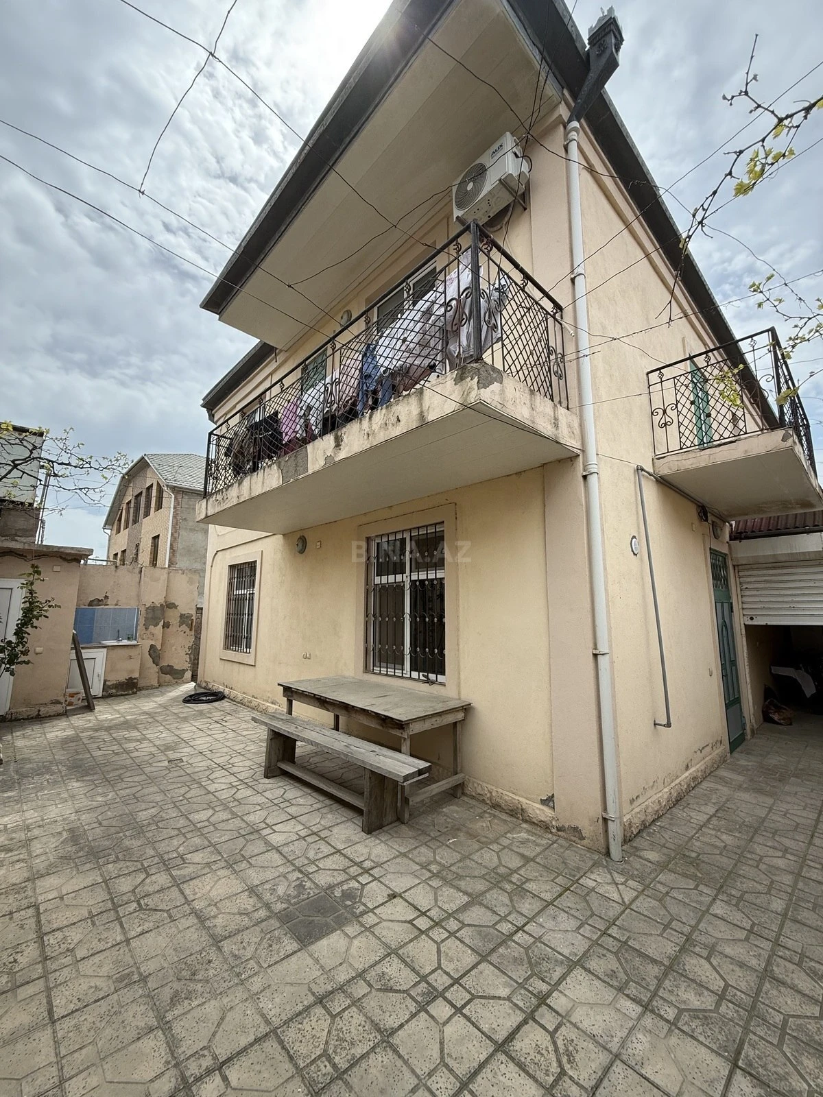 Satılır 6 otaqlı həyət evi 200 m²