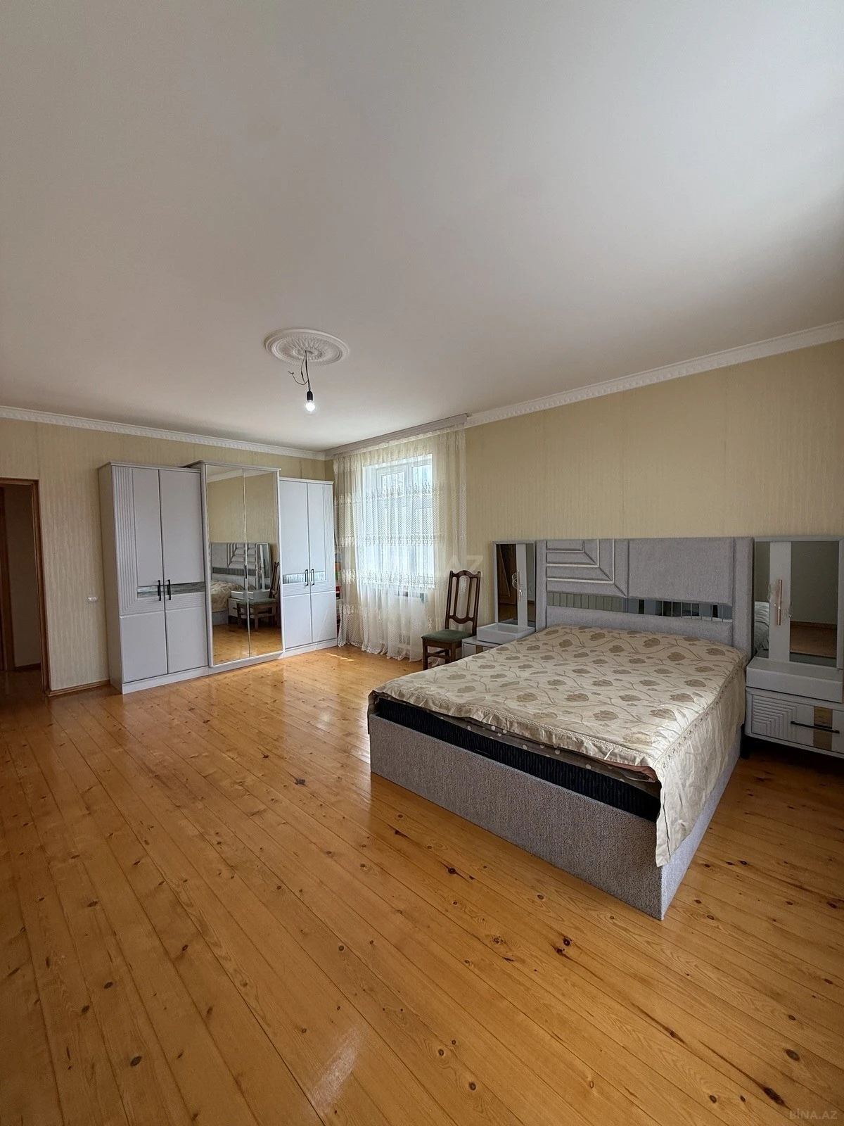 Satılır 6 otaqlı həyət evi 200 m²