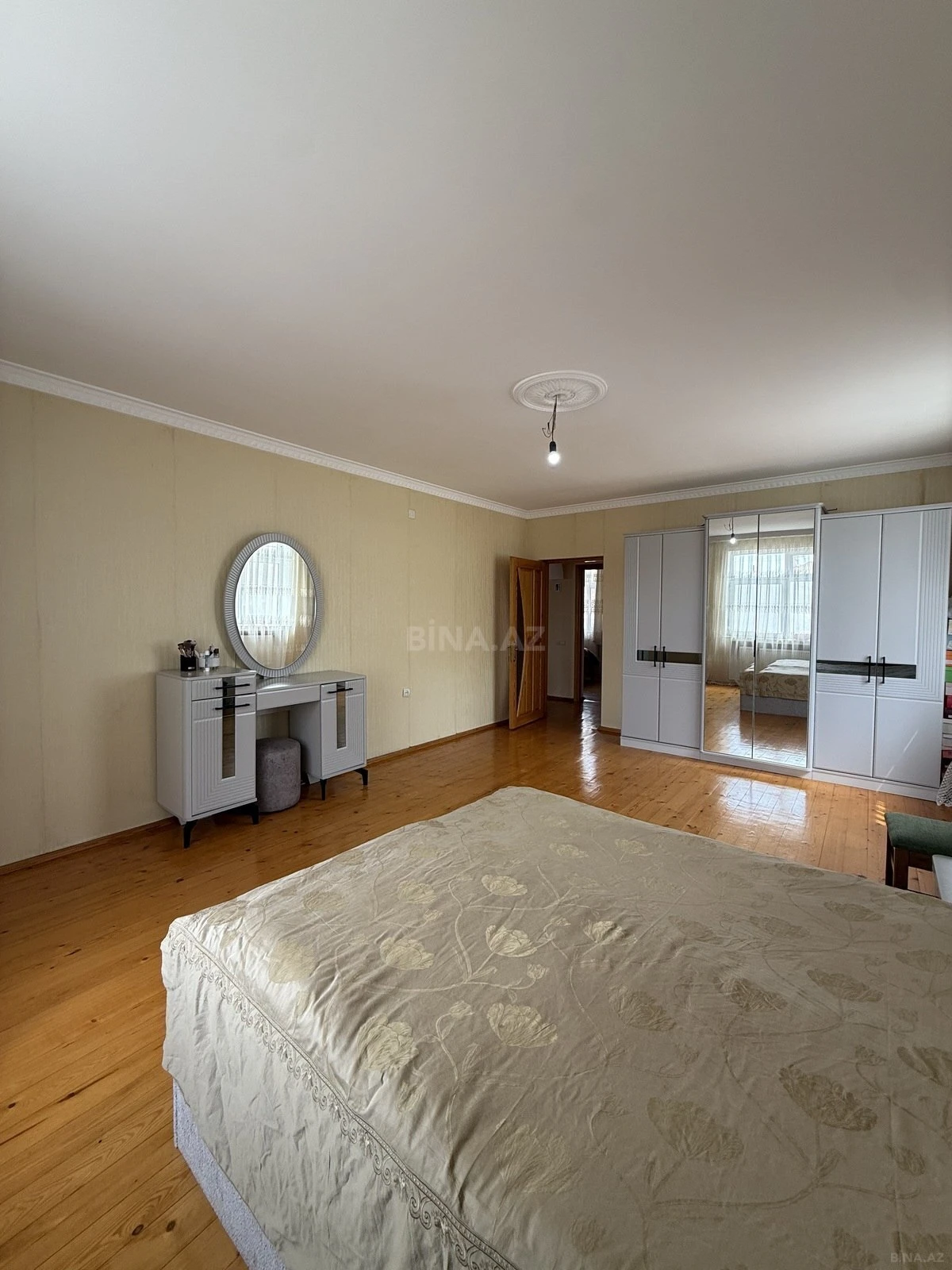 Satılır 6 otaqlı həyət evi 200 m²