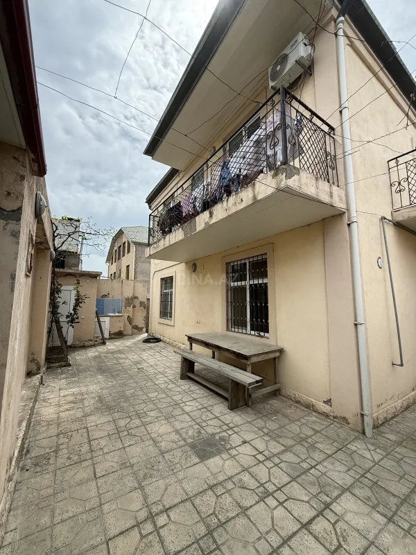 Satılır 6 otaqlı həyət evi 200 m²
