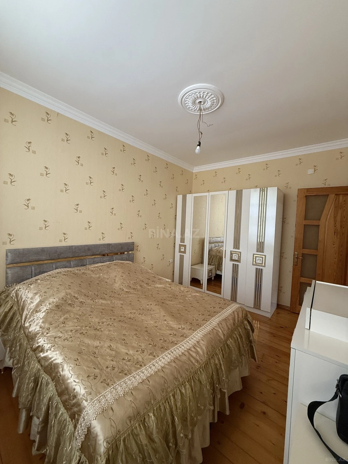 Satılır 6 otaqlı həyət evi 200 m²