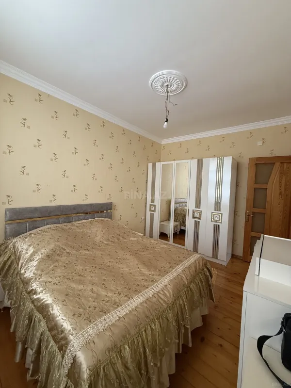 Satılır 6 otaqlı həyət evi 200 m²