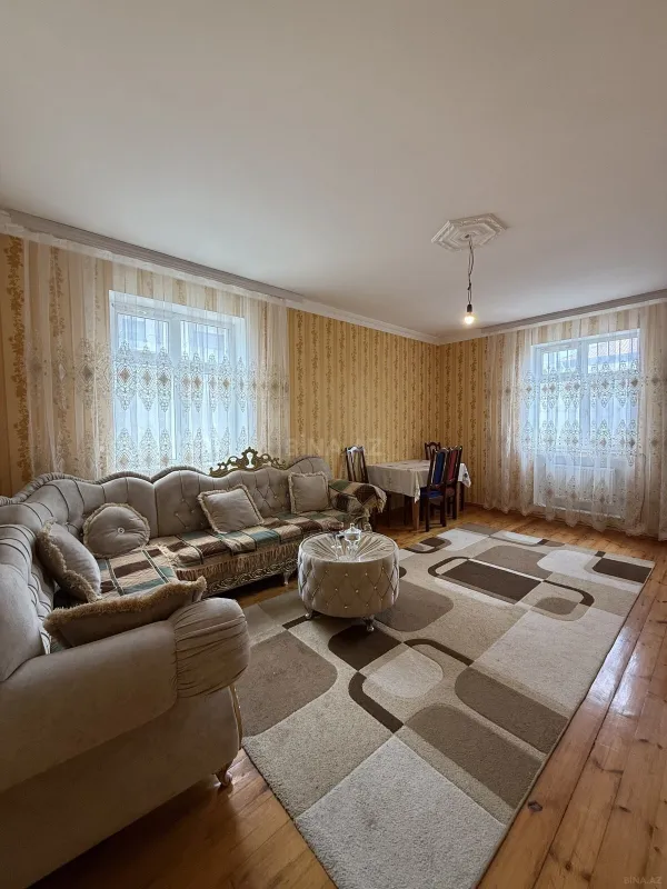 Satılır 6 otaqlı həyət evi 200 m²