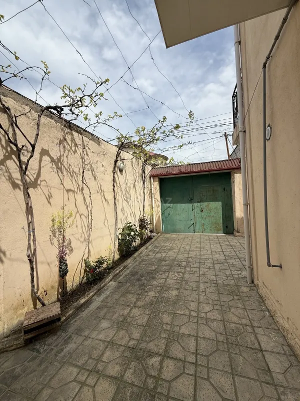 Satılır 6 otaqlı həyət evi 200 m²