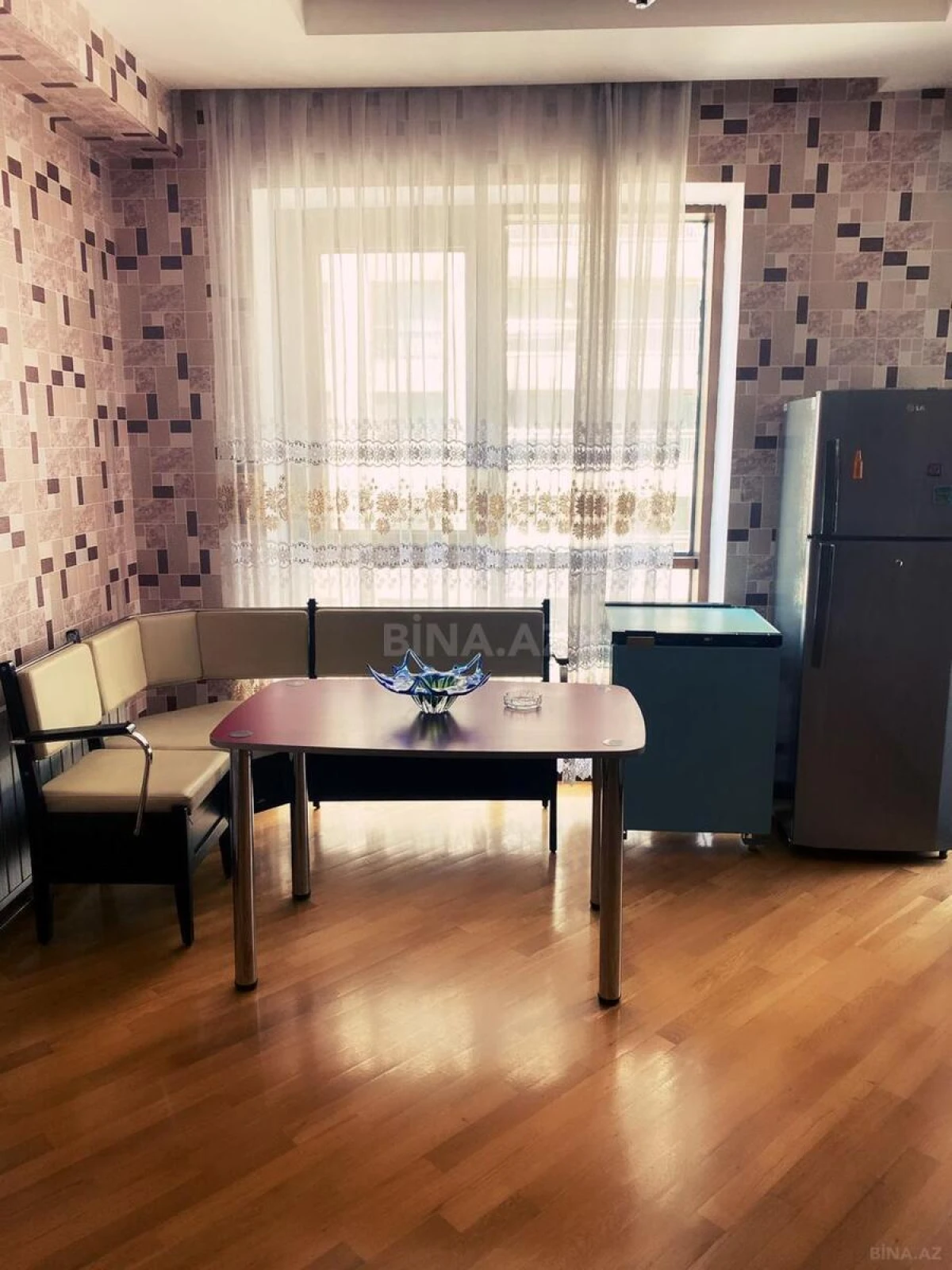 Kirayə verilir 3 otaqlı mənzil 191 m²