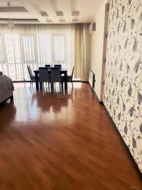 Kirayə verilir 3 otaqlı mənzil 191 m²
