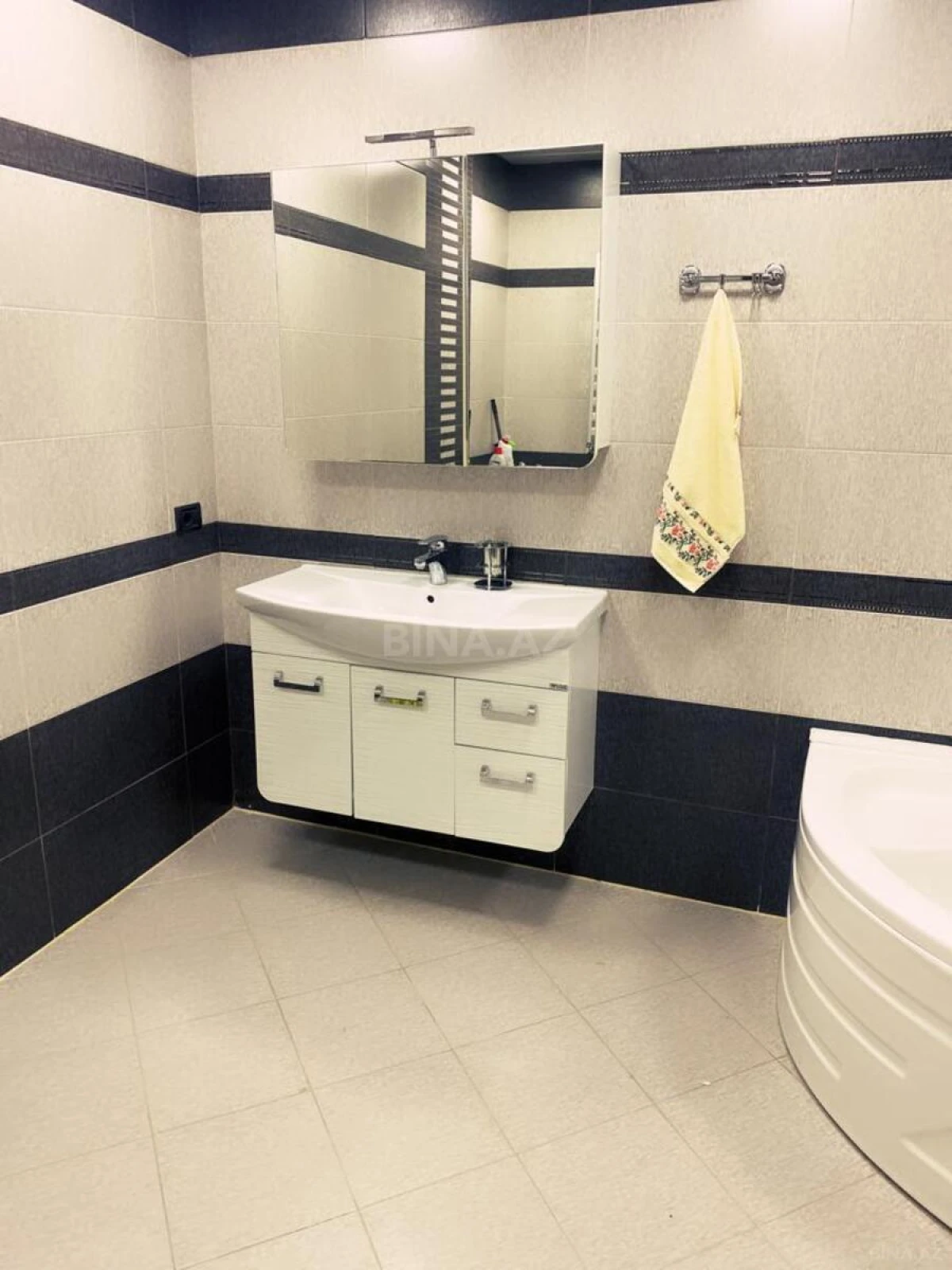 Kirayə verilir 3 otaqlı mənzil 191 m²