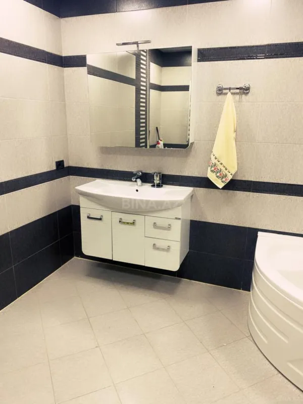 Kirayə verilir 3 otaqlı mənzil 191 m²