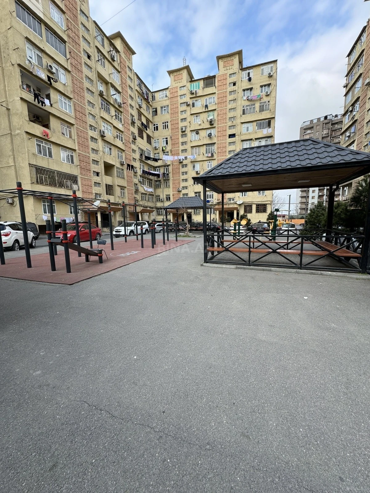 Satılır 2 otaqlı mənzil 65 m²