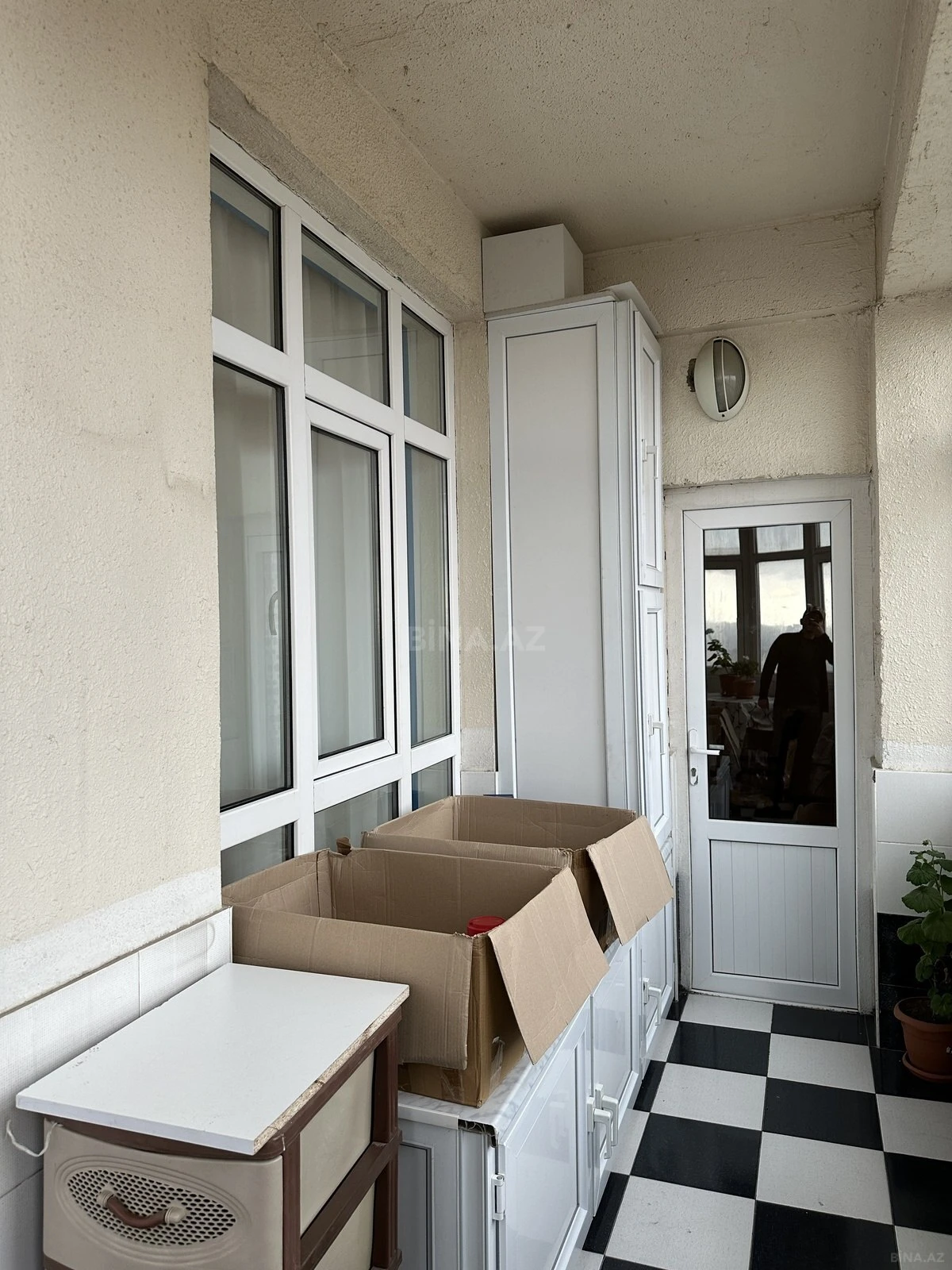 Satılır 4 otaqlı mənzil 135 m²