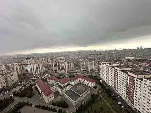Satılır 4 otaqlı mənzil 135 m²