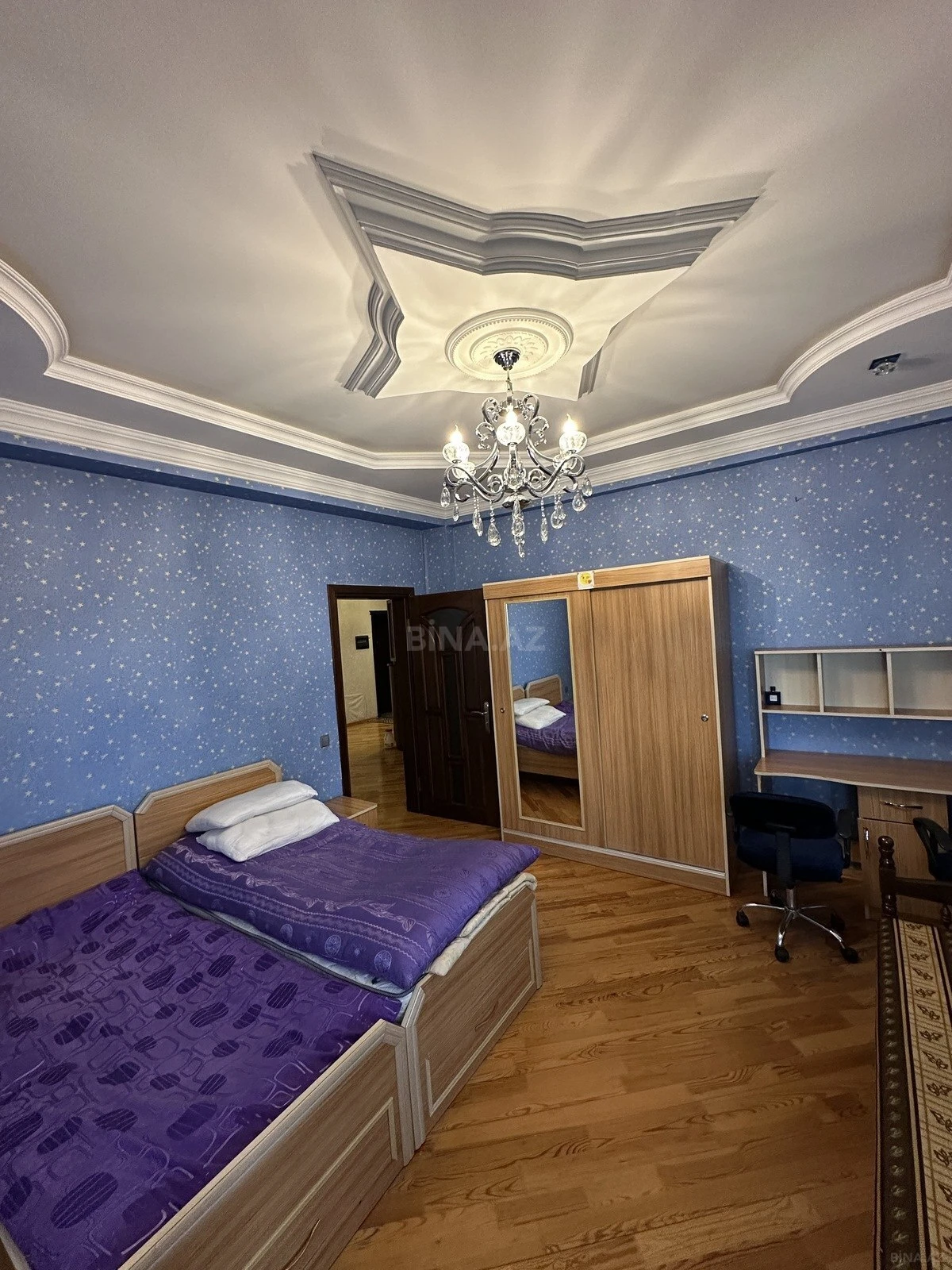 Satılır 4 otaqlı mənzil 135 m²
