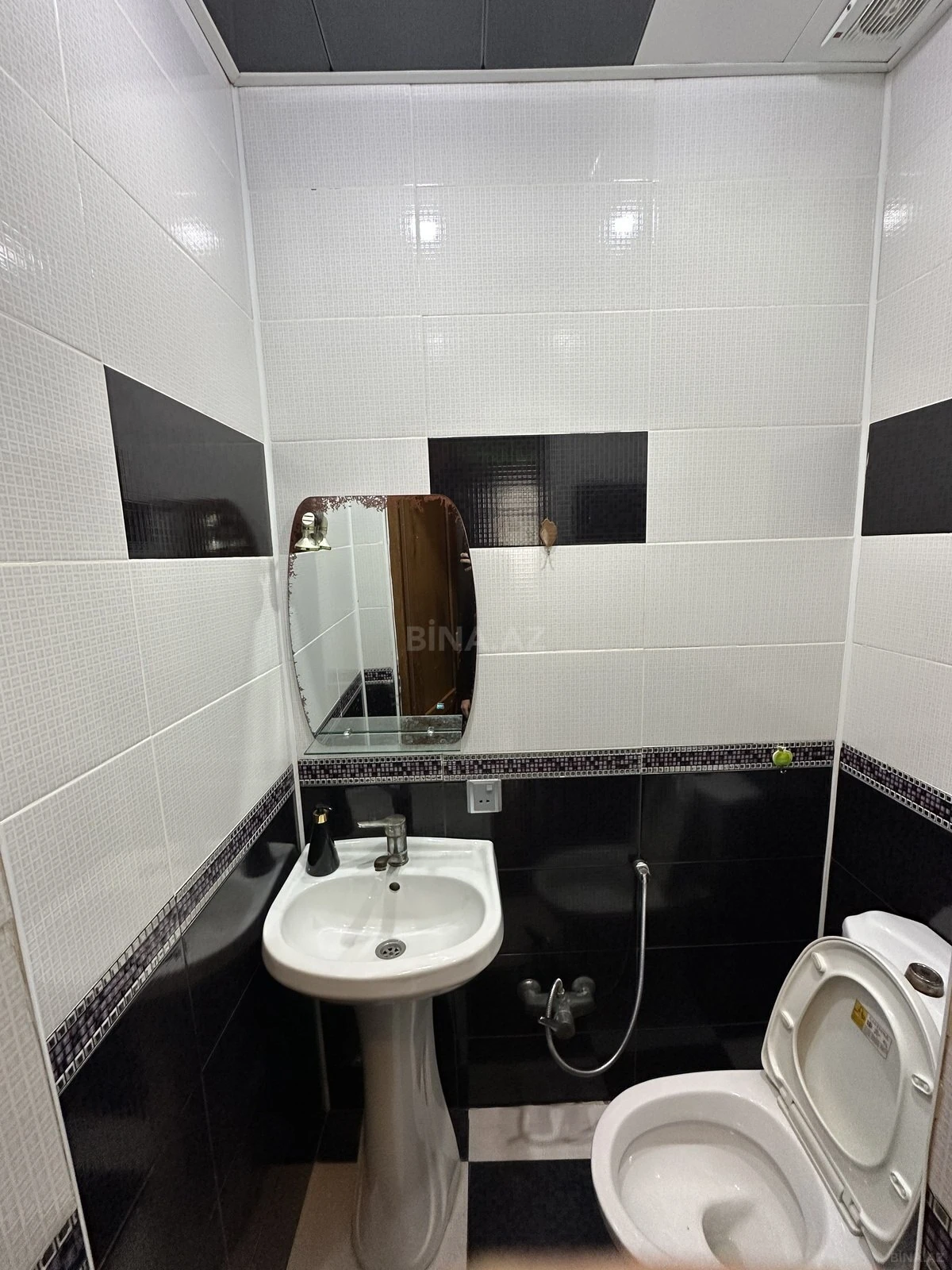 Satılır 4 otaqlı mənzil 135 m²