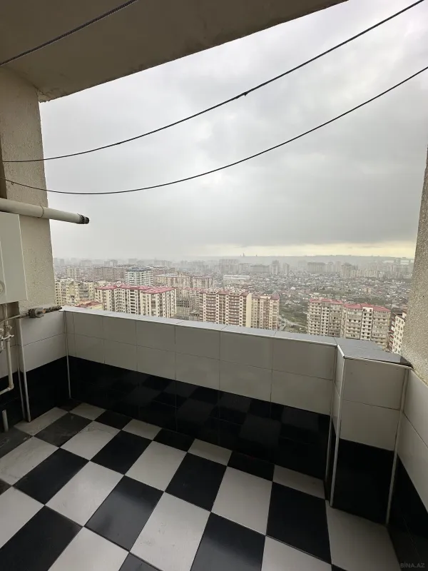 Satılır 4 otaqlı mənzil 135 m²