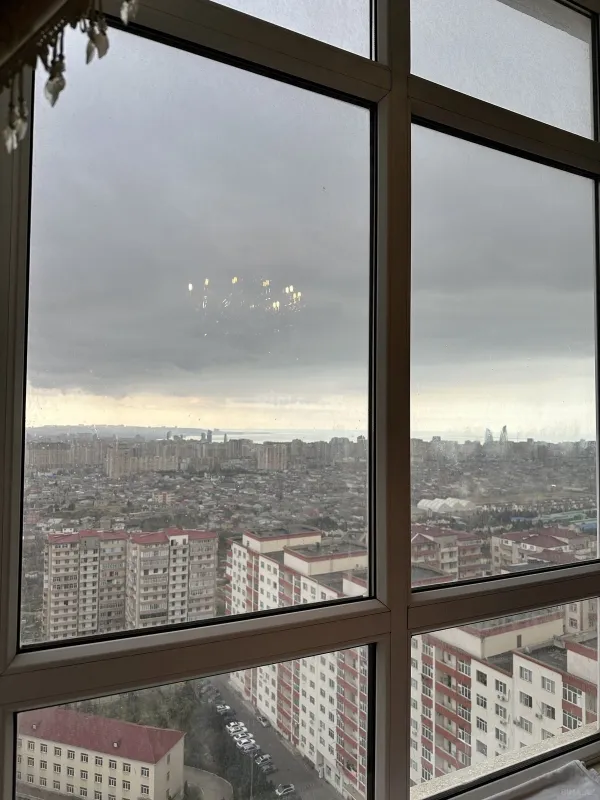 Satılır 4 otaqlı mənzil 135 m²