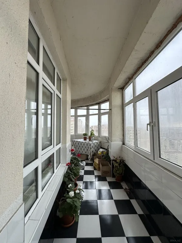 Satılır 4 otaqlı mənzil 135 m²
