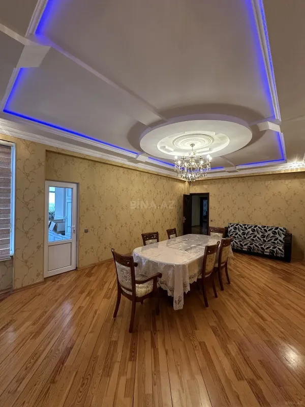 Satılır 4 otaqlı mənzil 135 m²