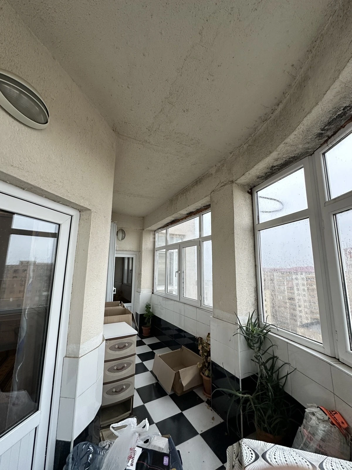 Satılır 4 otaqlı mənzil 135 m²