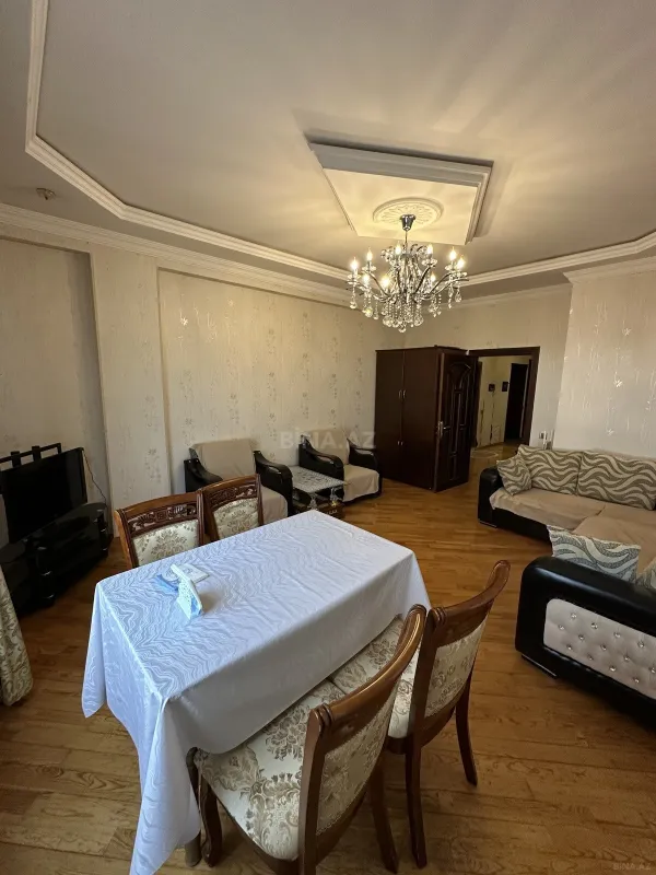 Satılır 4 otaqlı mənzil 135 m²