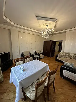 Satılır 4 otaqlı mənzil 135 m²
