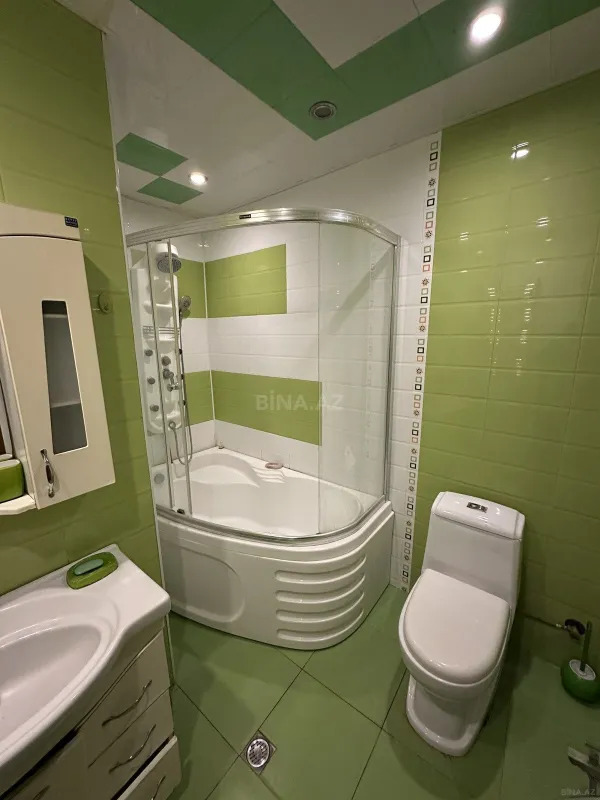 Satılır 4 otaqlı mənzil 135 m²