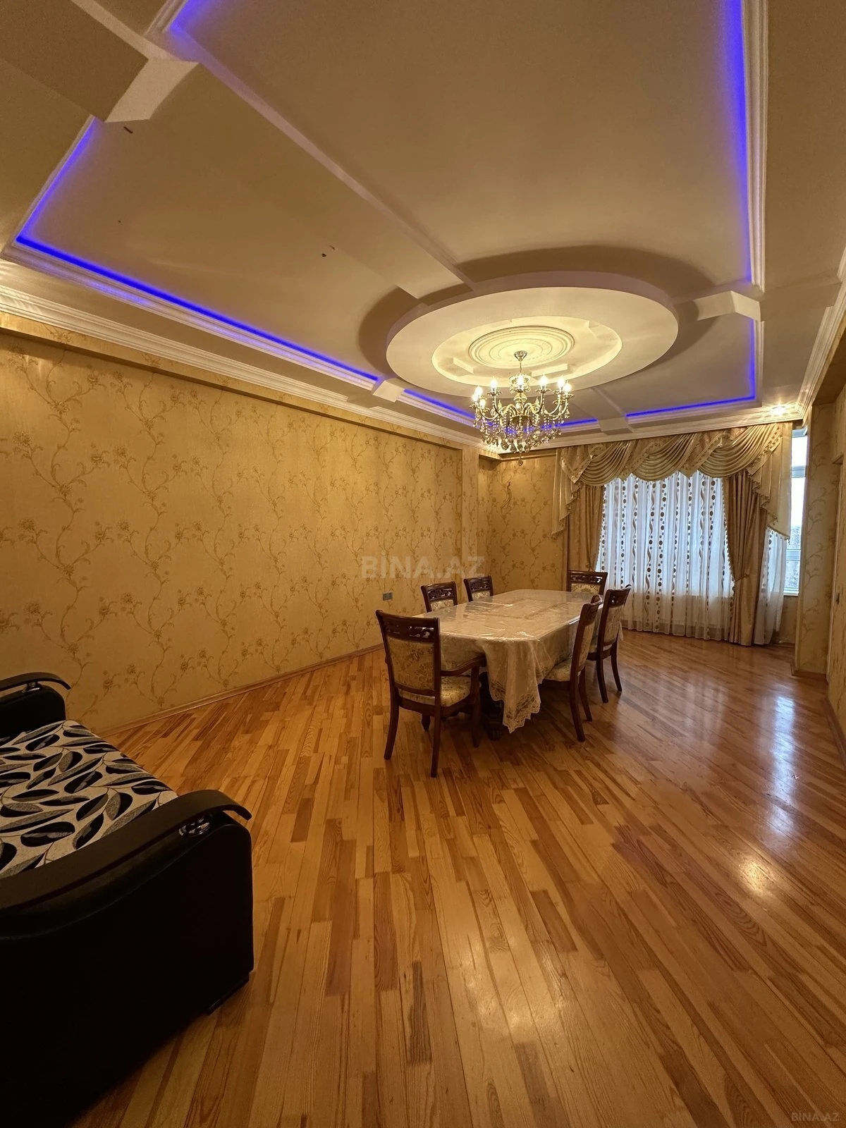 Satılır 4 otaqlı mənzil 135 m²