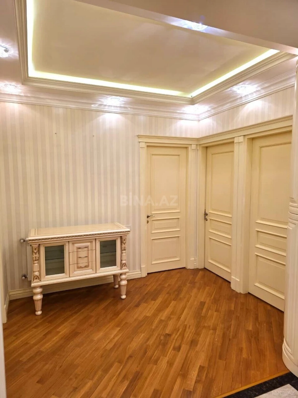 Kirayə verilir 3 otaqlı mənzil 110 m²