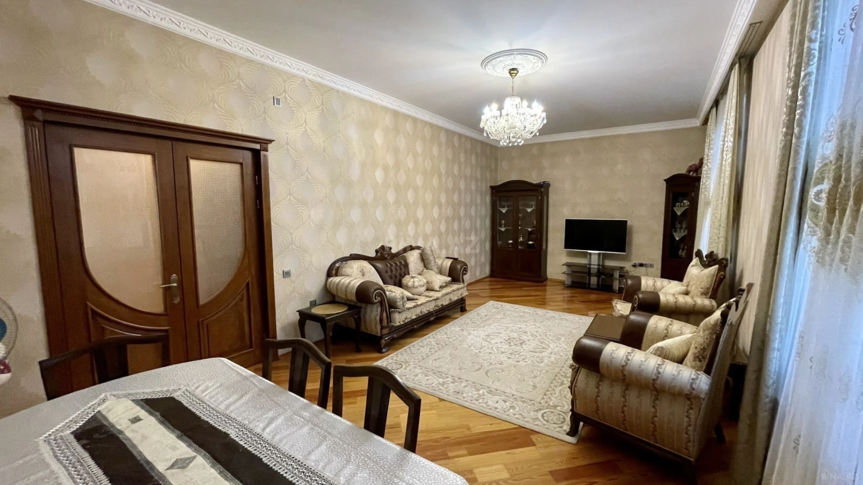 Kirayə verilir 6 otaqlı həyət evi 400 m²