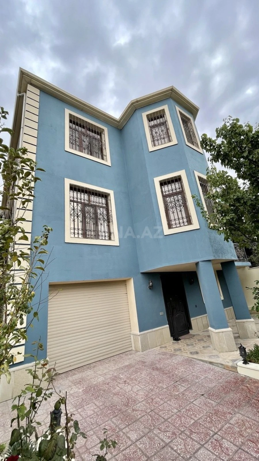 Kirayə verilir 6 otaqlı həyət evi 400 m²
