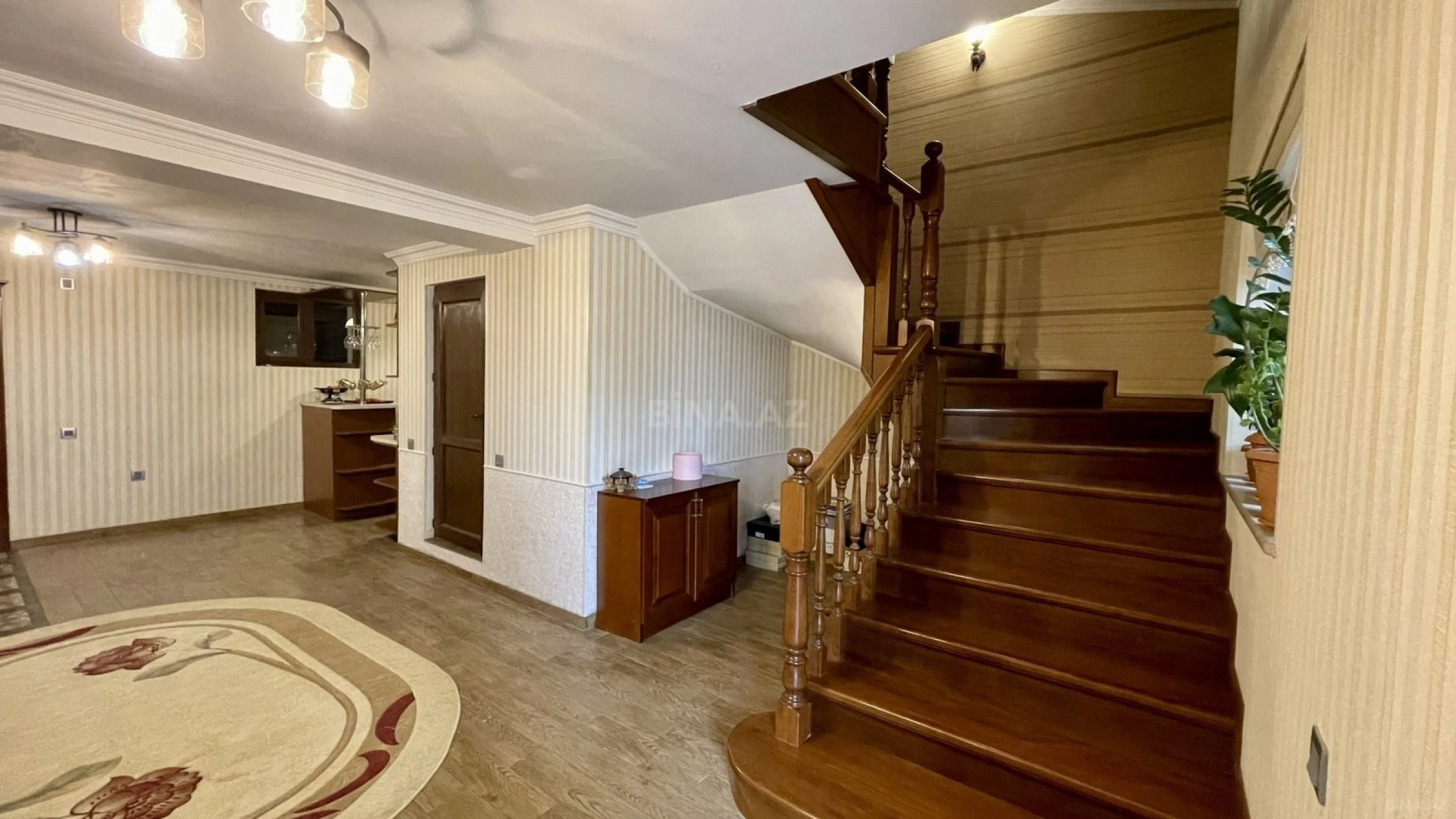 Kirayə verilir 6 otaqlı həyət evi 400 m²