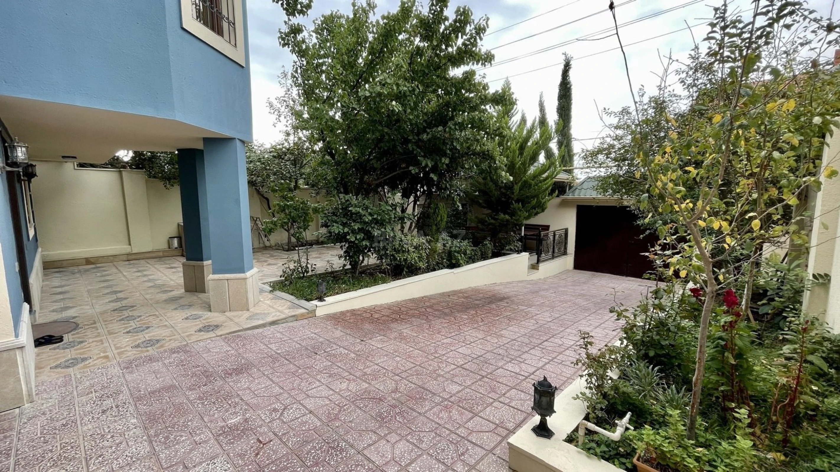 Kirayə verilir 6 otaqlı həyət evi 400 m²