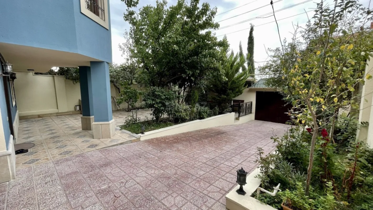 Kirayə verilir 6 otaqlı həyət evi 400 m²
