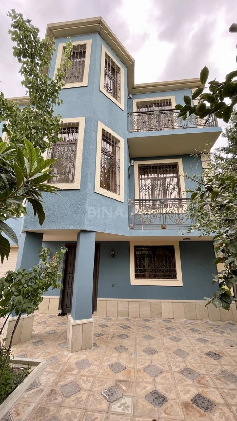 Kirayə verilir 6 otaqlı həyət evi 400 m²