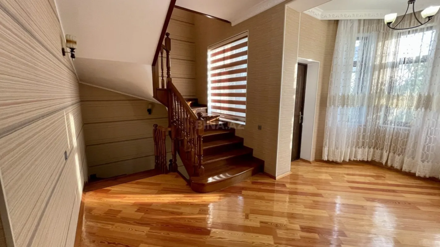 Kirayə verilir 6 otaqlı həyət evi 400 m²