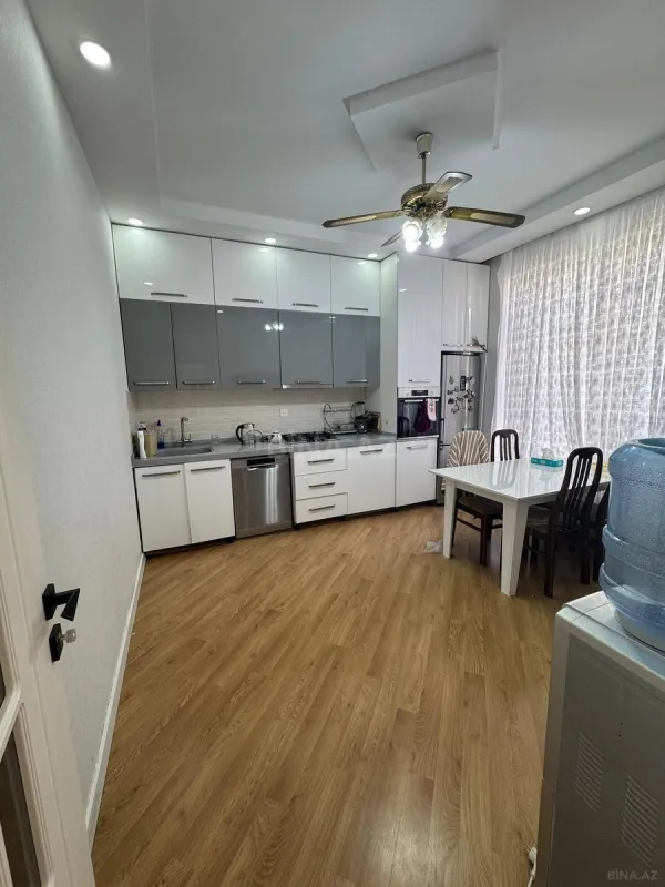 Satılır 5 otaqlı həyət evi 210 m²