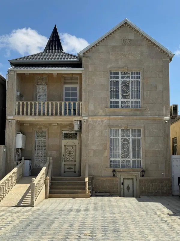 Satılır 5 otaqlı həyət evi 210 m²