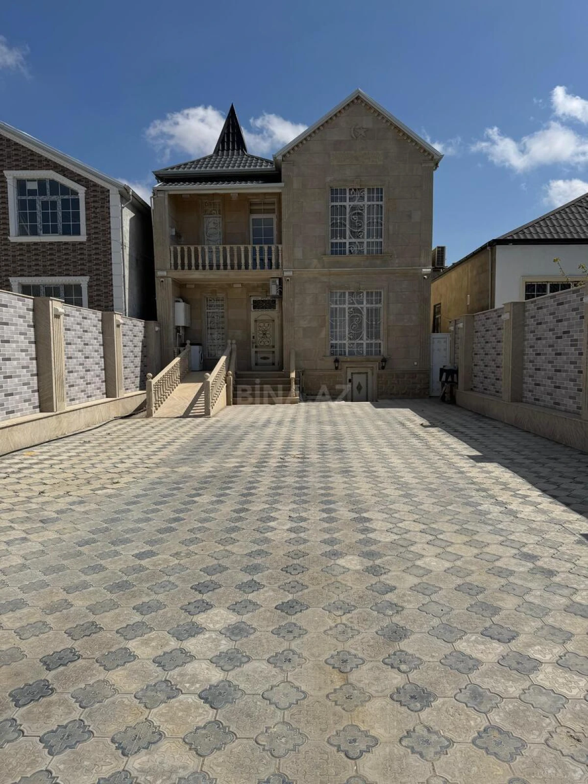 Satılır 5 otaqlı həyət evi 210 m²