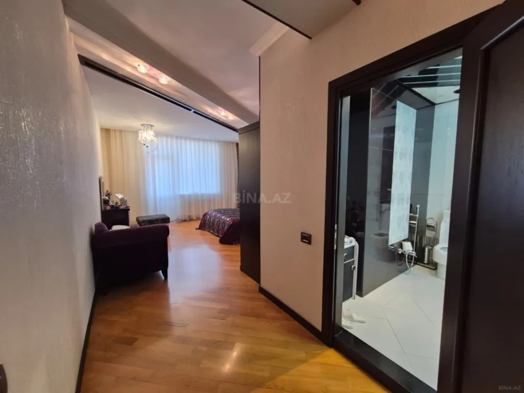 Satılır 5 otaqlı mənzil 280 m²