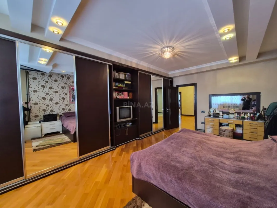 Satılır 5 otaqlı mənzil 280 m²