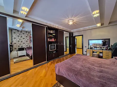 Satılır 5 otaqlı mənzil 280 m²