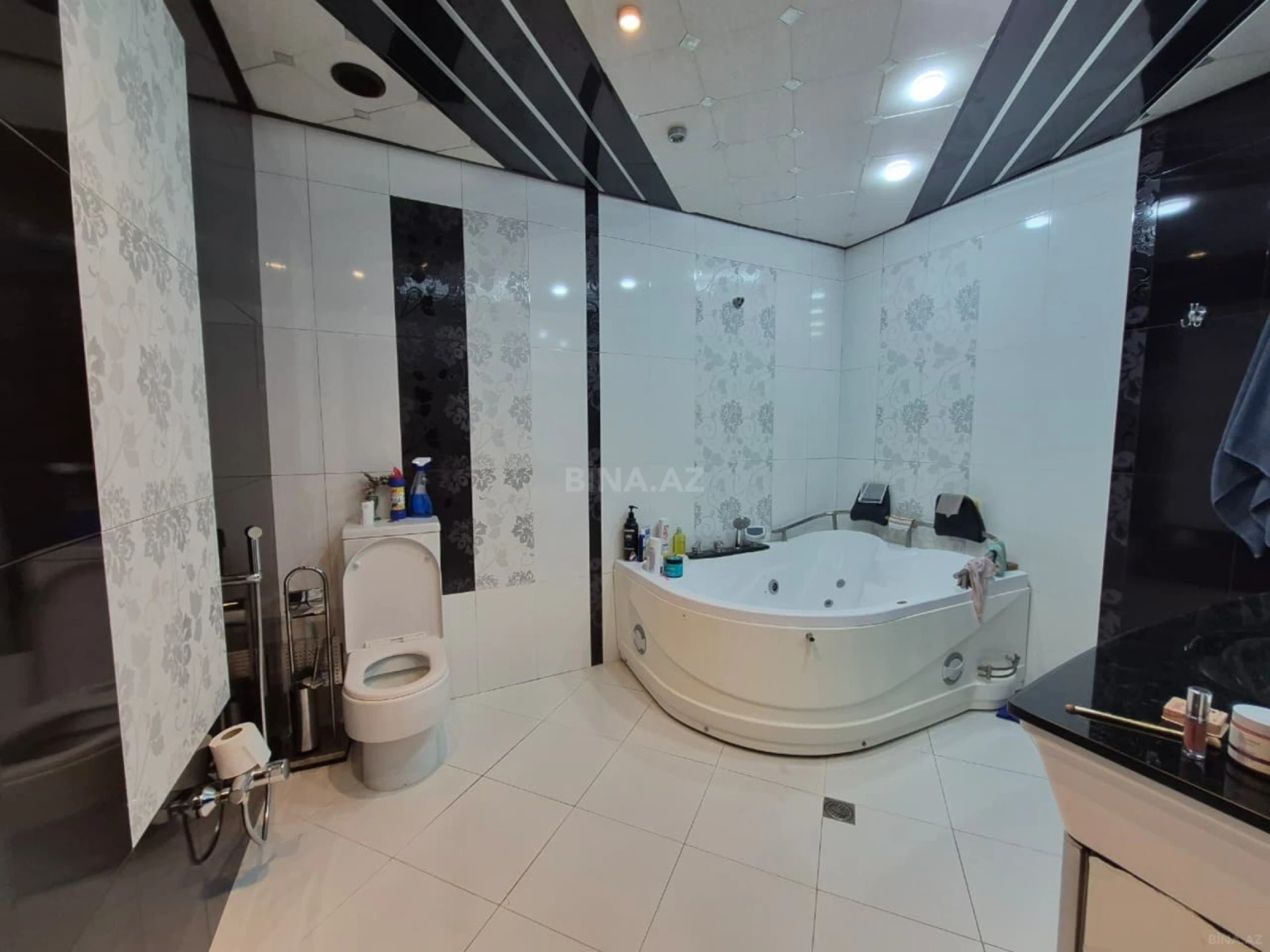 Satılır 5 otaqlı mənzil 280 m²