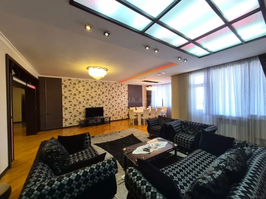 Satılır 5 otaqlı mənzil 280 m²