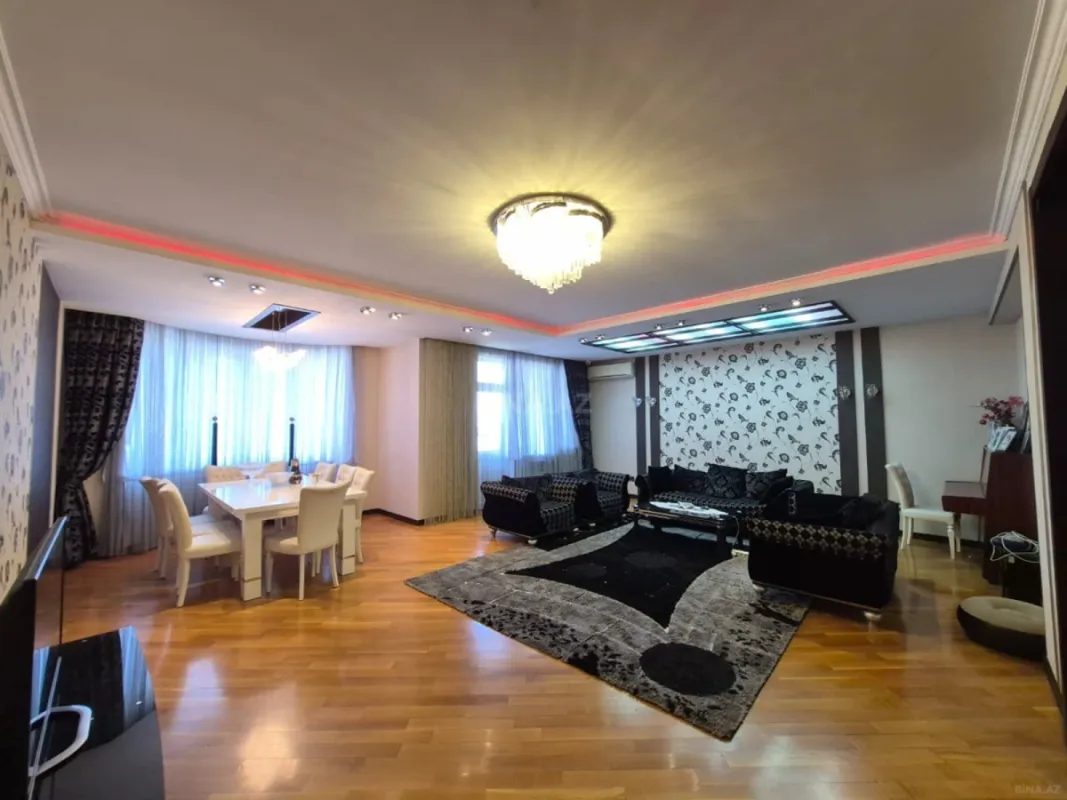 Satılır 5 otaqlı mənzil 280 m²