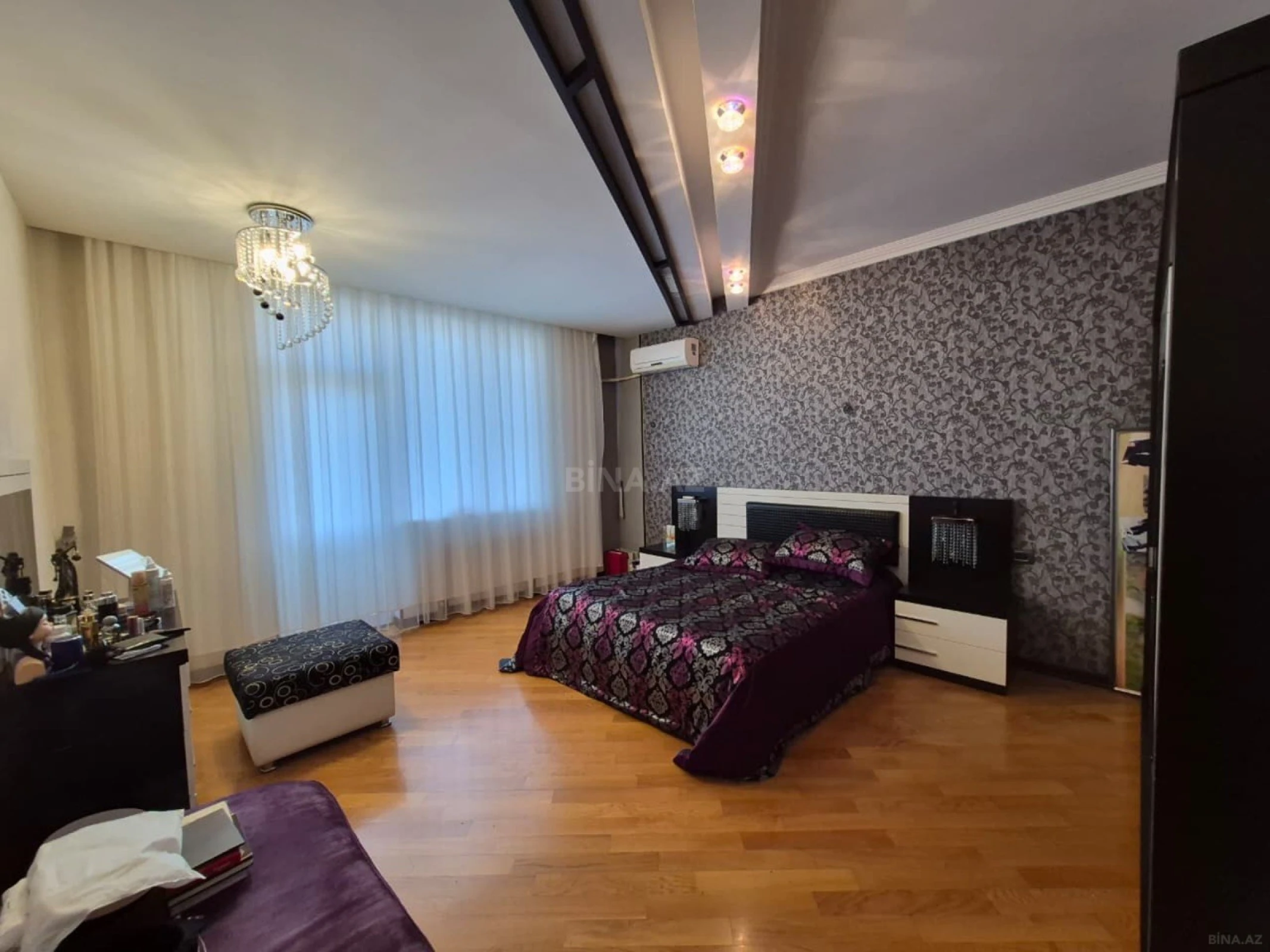 Satılır 5 otaqlı mənzil 280 m²