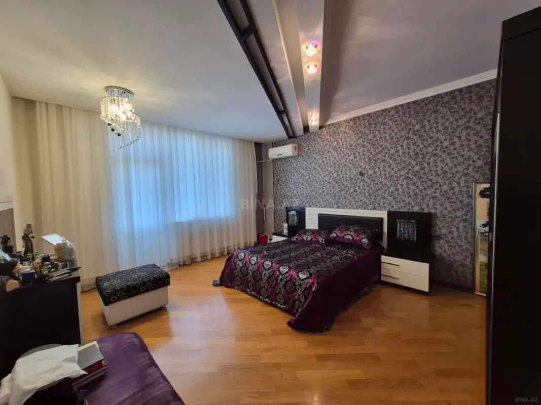 Satılır 5 otaqlı mənzil 280 m²