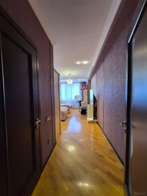 Satılır 5 otaqlı mənzil 280 m²