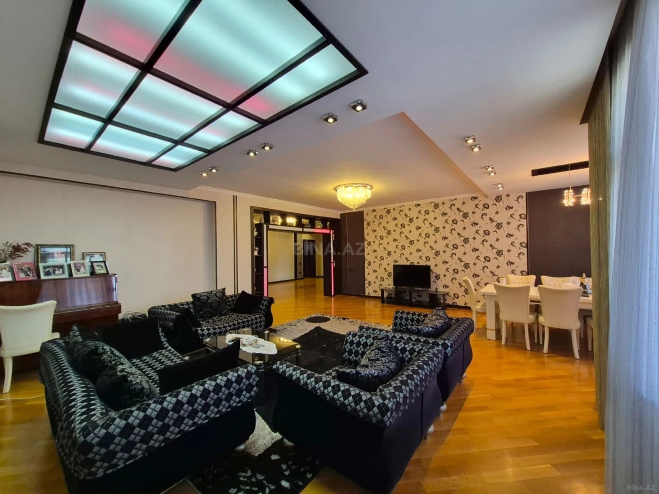 Satılır 5 otaqlı mənzil 280 m²