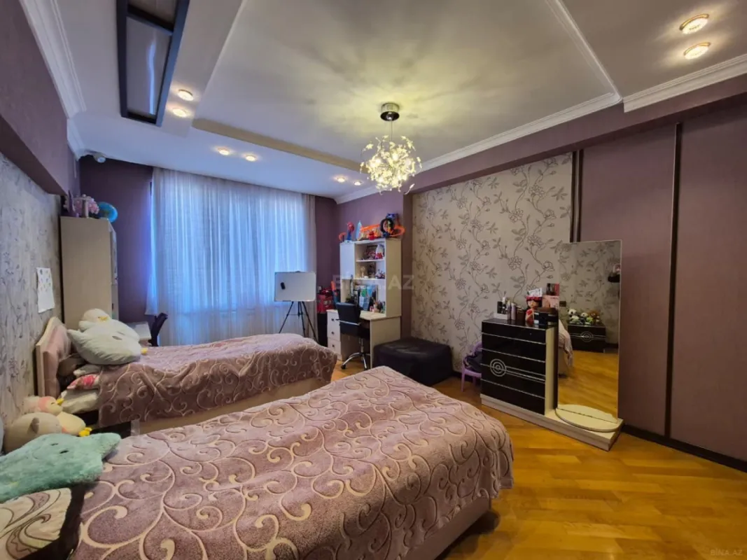 Satılır 5 otaqlı mənzil 280 m²