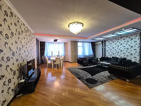 Satılır 5 otaqlı mənzil 280 m²